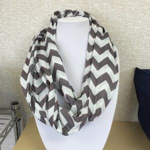 🎉 NEW 🎉  gray and white chevron infinity scarf.