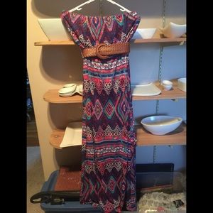 Tribal pattern strapless dress with belt