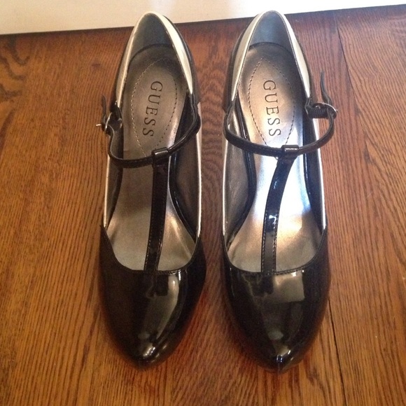💃🏼Brand New Guess T-Strap Heel💃🏼