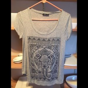 Grey loose fitting shirt with design