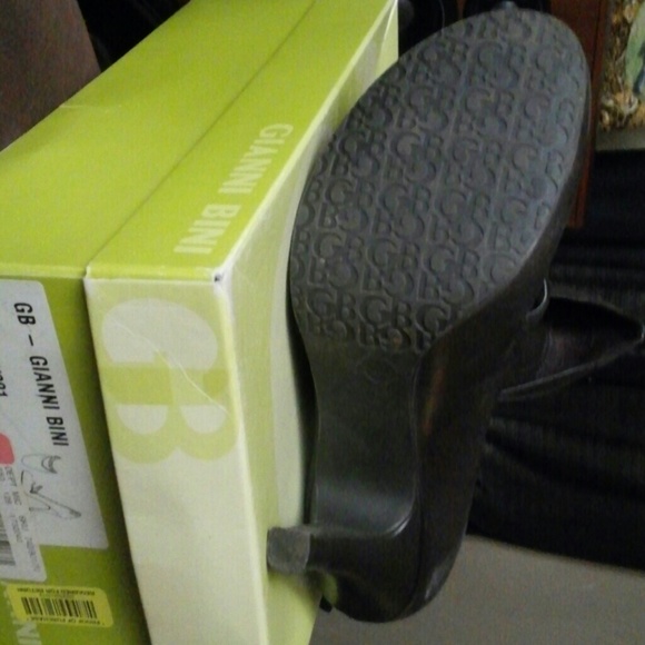 Dress shoes - Picture 3 of 3