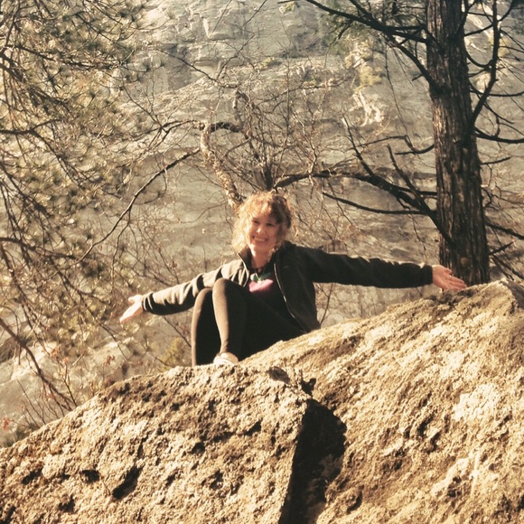 Just a girl going places - Picture 3 of 4