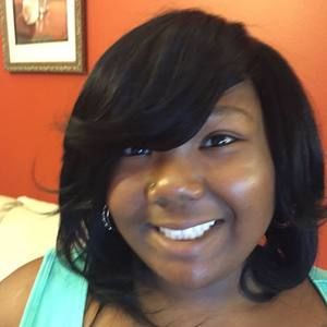 Meet your Posher, Dominique