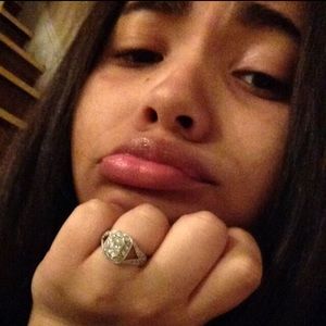 Meet your Posher, Noelia