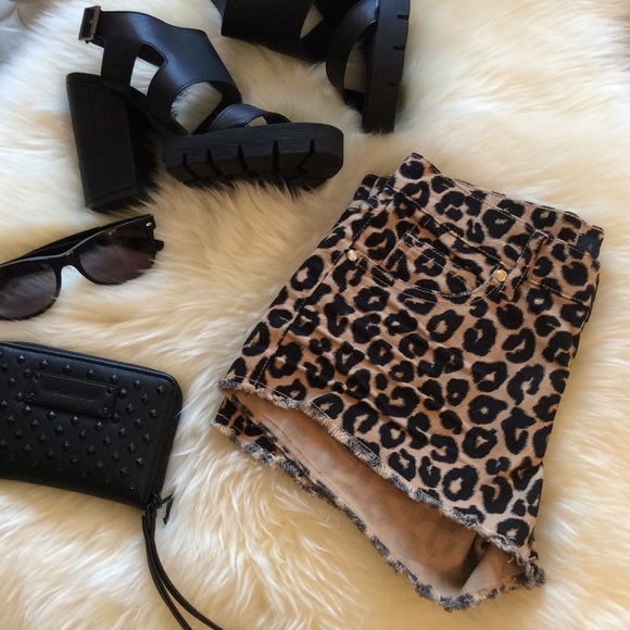 🎀Juicy couture cheetah print mini shorts🎀