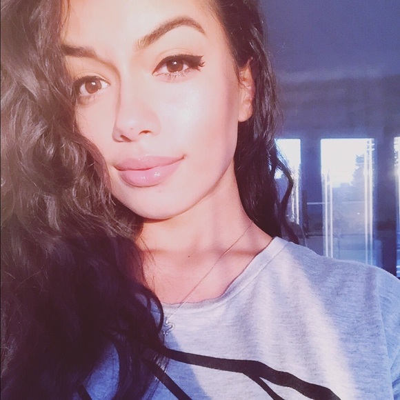 Meet your Posher, Alondra