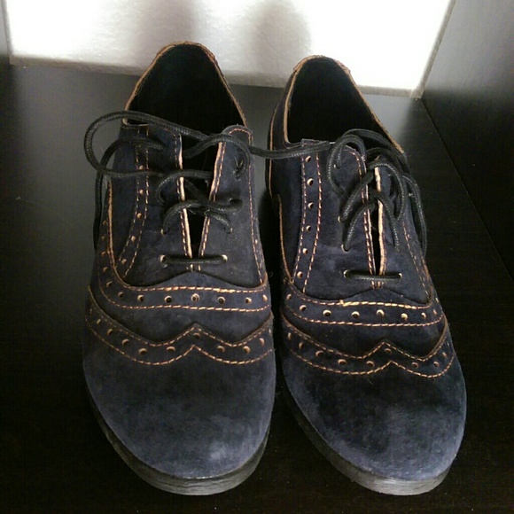 Wing tip oxfords