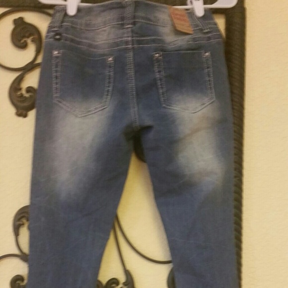 Sold *Garcia bundle Almost Famous Jeans size 5 NWT - Picture 3 of 4