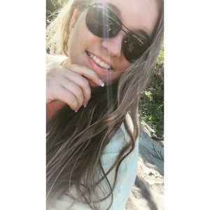 Meet your Posher, Casie