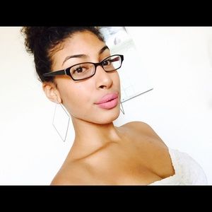 Meet your Posher, Vivica