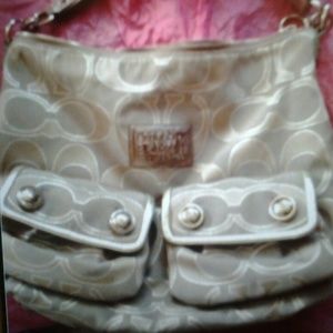 Poppy coach like new