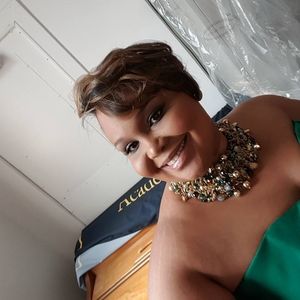 Meet your Posher, Adrienne