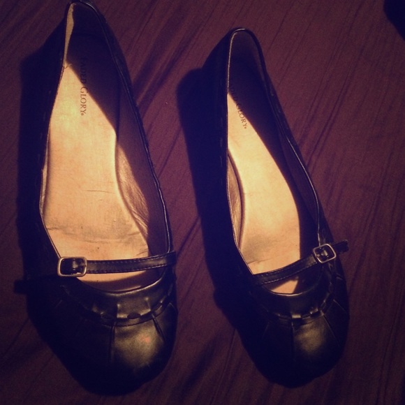 A pair of black flats