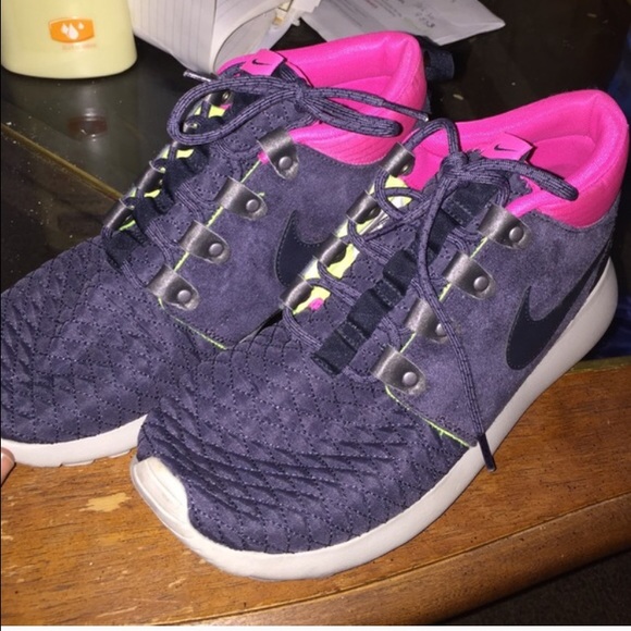 Nike roshe runs !!!