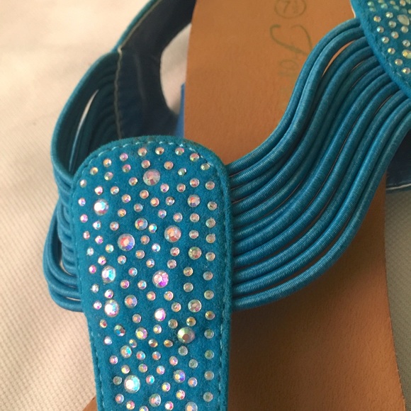 Sandals - Picture 4 of 4