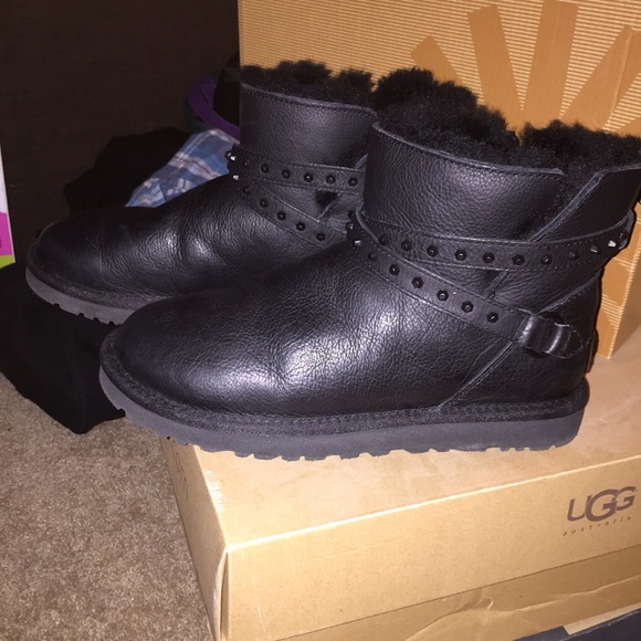 Black leather UGG boots - Picture 1 of 4