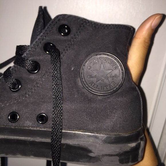 • all black converse •
