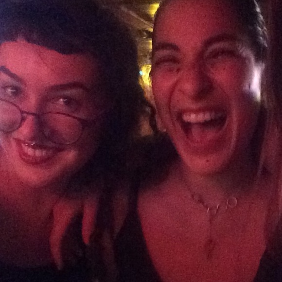 Meet your Posher, Chloe - Picture 3 of 4