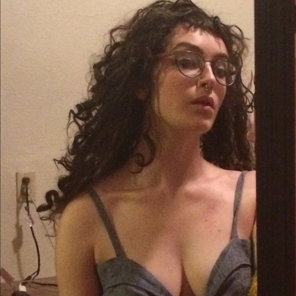 Meet your Posher, Chloe - Picture 4 of 4