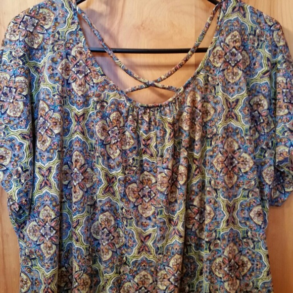 Printed top w/back accent