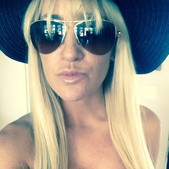 Meet Your Posher - Picture 2 of 4