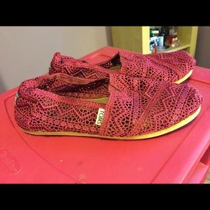 Berry Crochet Toms