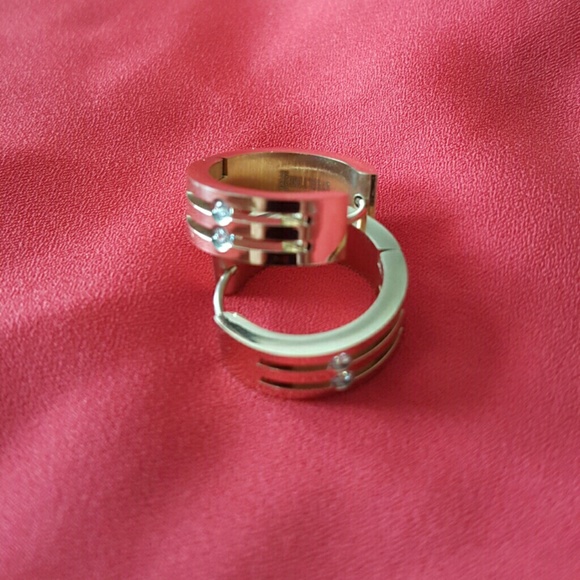 Rose gold hoop earrings .Its a nickel size - Picture 1 of 2