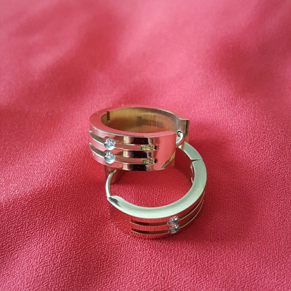 Rose gold hoop earrings .Its a nickel size - Picture 2 of 2