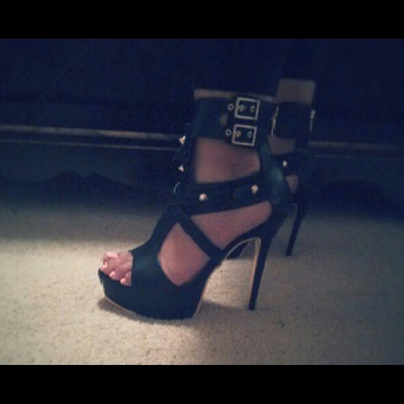Women Heels - Picture 1 of 1