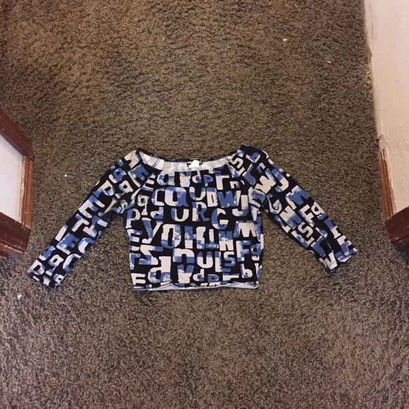 long sleeve black and blue crop top