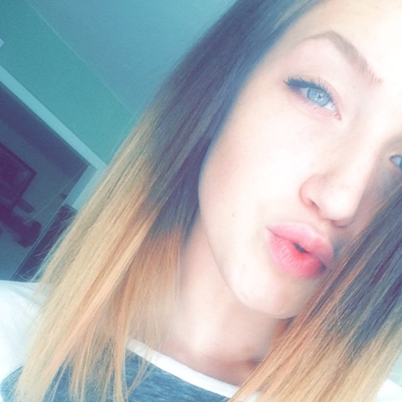 Meet your Posher, Corinne - Picture 1 of 1