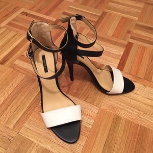 💥NEW MARKDOWN💥 Classic Strappy Sandal