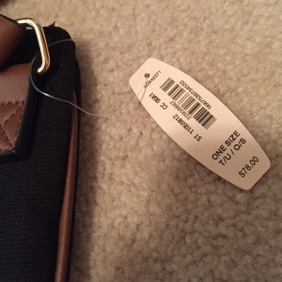 Brand new VS cross body bag NWT - Picture 3 of 4
