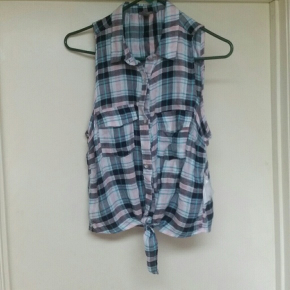 ?? NTW Tie in Front Plaid Top ?? - Picture 1 of 4