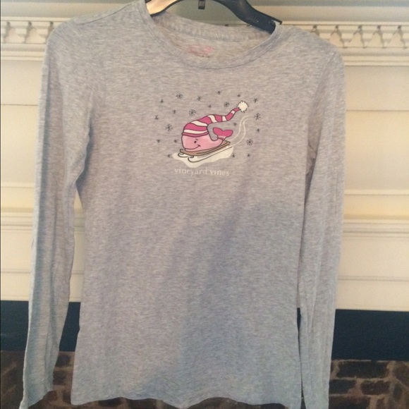 Vineyard vines sledding whale shirt size xs