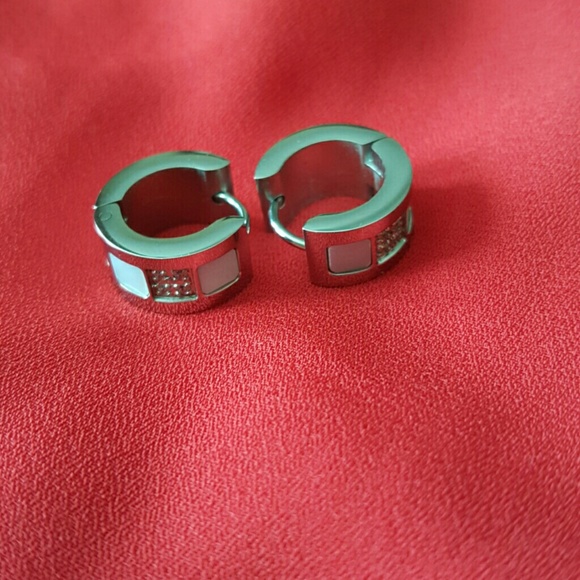 Round hoop earrings .smaller than a dime - Picture 2 of 2