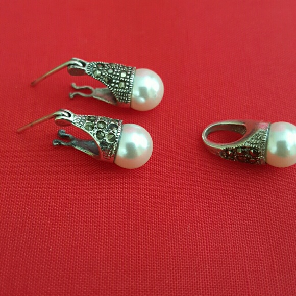 New Pearl earrings with charm - Picture 3 of 3