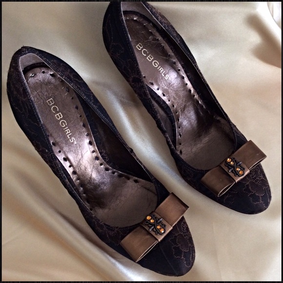 SOLD to Vintrageous BCBGirls BrownSatinFabricFlor - Picture 2 of 3