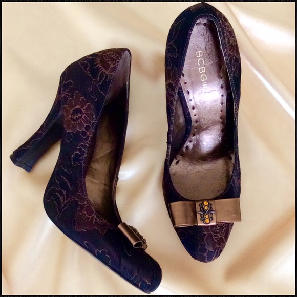 SOLD to Vintrageous BCBGirls BrownSatinFabricFlor - Picture 3 of 3