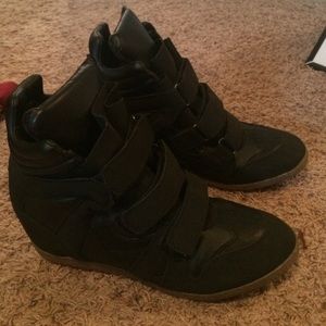 Black wedge sneakers