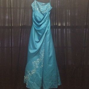 Formal dress. Teal. Size 7.