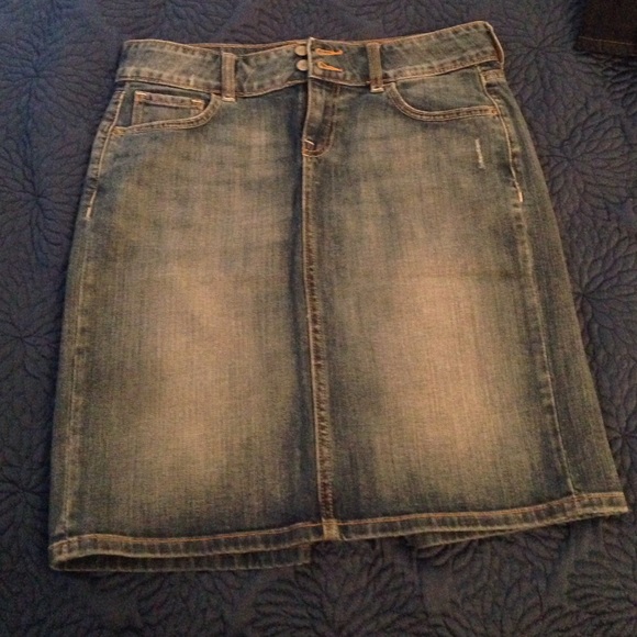 Cute denim pencil skirt! Size 6
