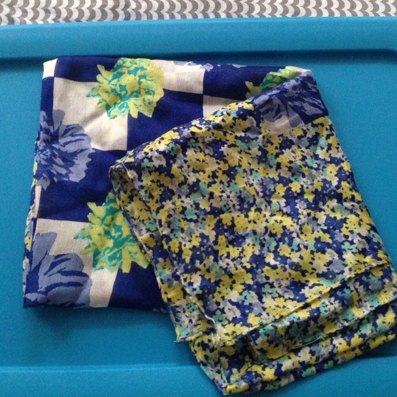 Gap fun spring flower scarf!