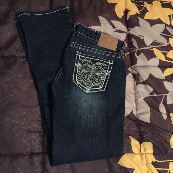 Amethyst Jeans! Size 7 but will fit a 6!