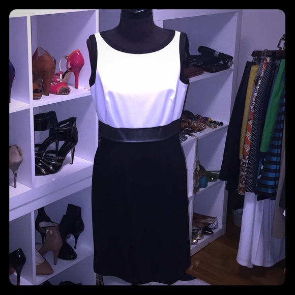 New (unworn) Tahari dress - Size 6P