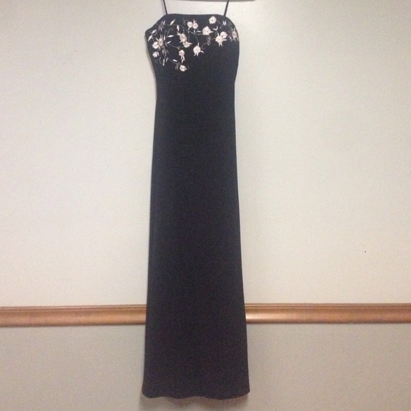Black formal dress. Size 6 - Picture 1 of 2