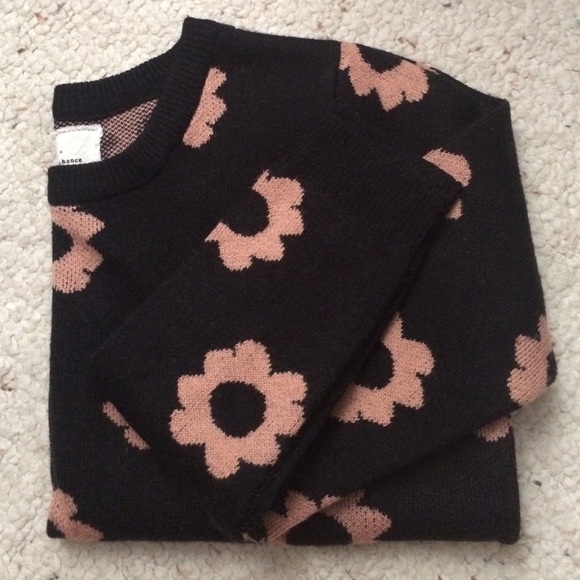 Urban Outfitters Sweaters - ❗️Final price❗️| Pink and black daisy sweater