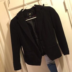 Cute fitted black blazer!