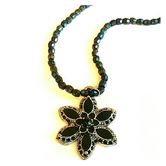 Black flower neclace