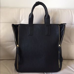 New pic! Forever 21 black faux leather zip tote